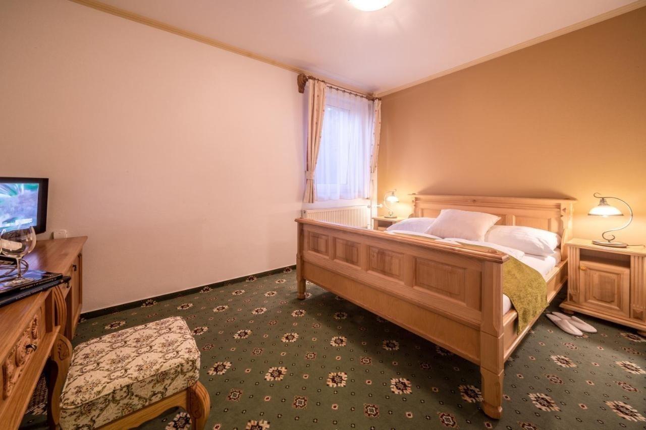 Hotel Diana Stráža Extérieur photo