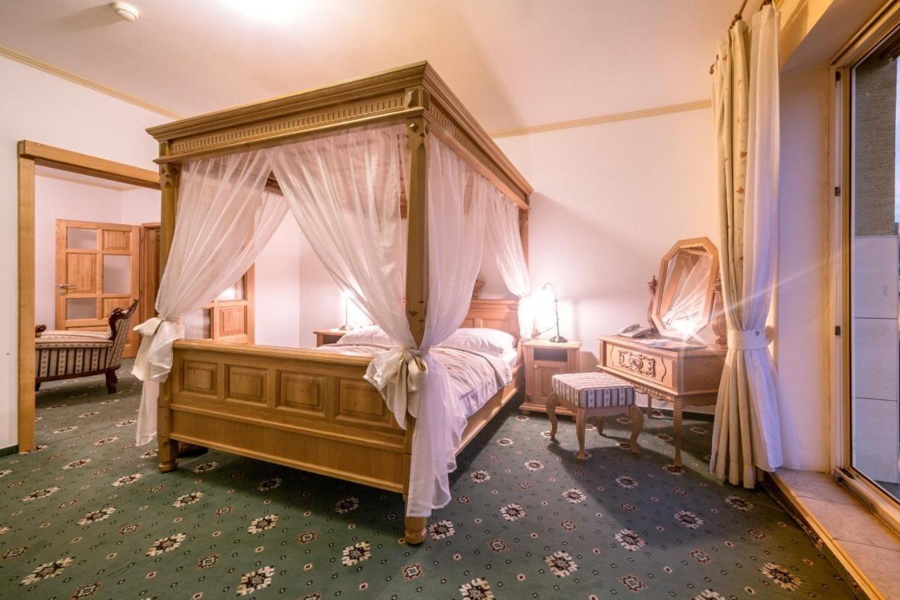 Hotel Diana Stráža Extérieur photo