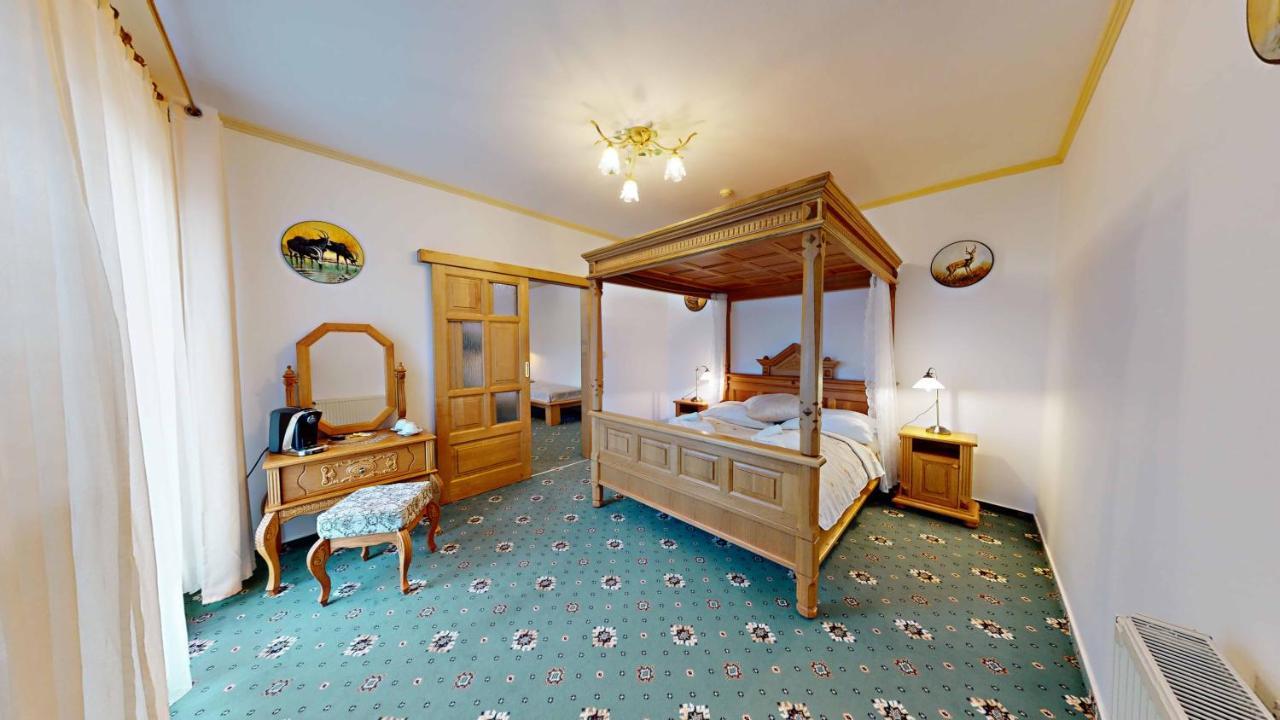Hotel Diana Stráža Extérieur photo