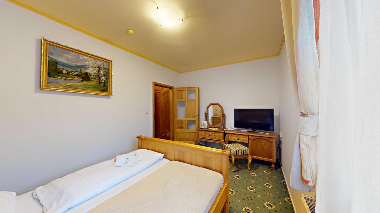 Hotel Diana Stráža Extérieur photo