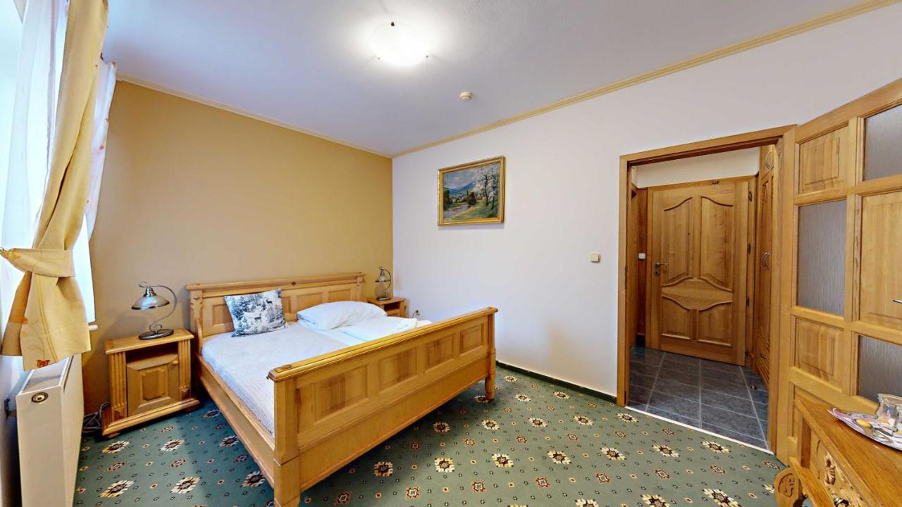 Hotel Diana Stráža Extérieur photo