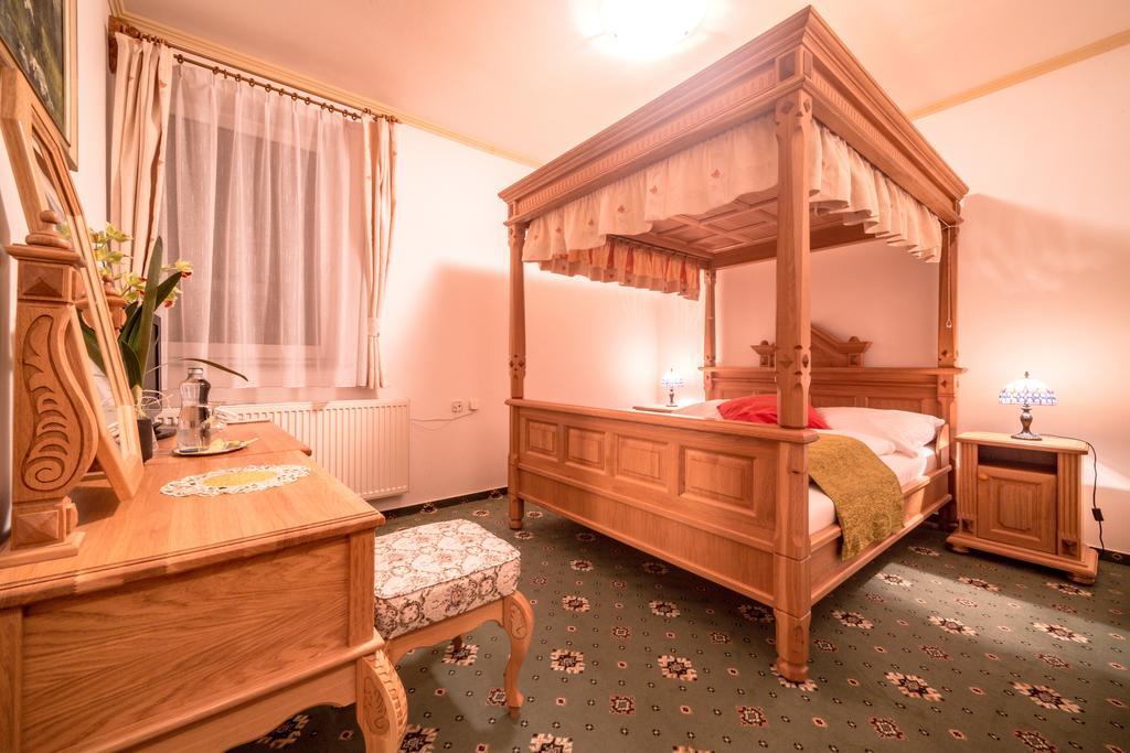 Hotel Diana Stráža Extérieur photo